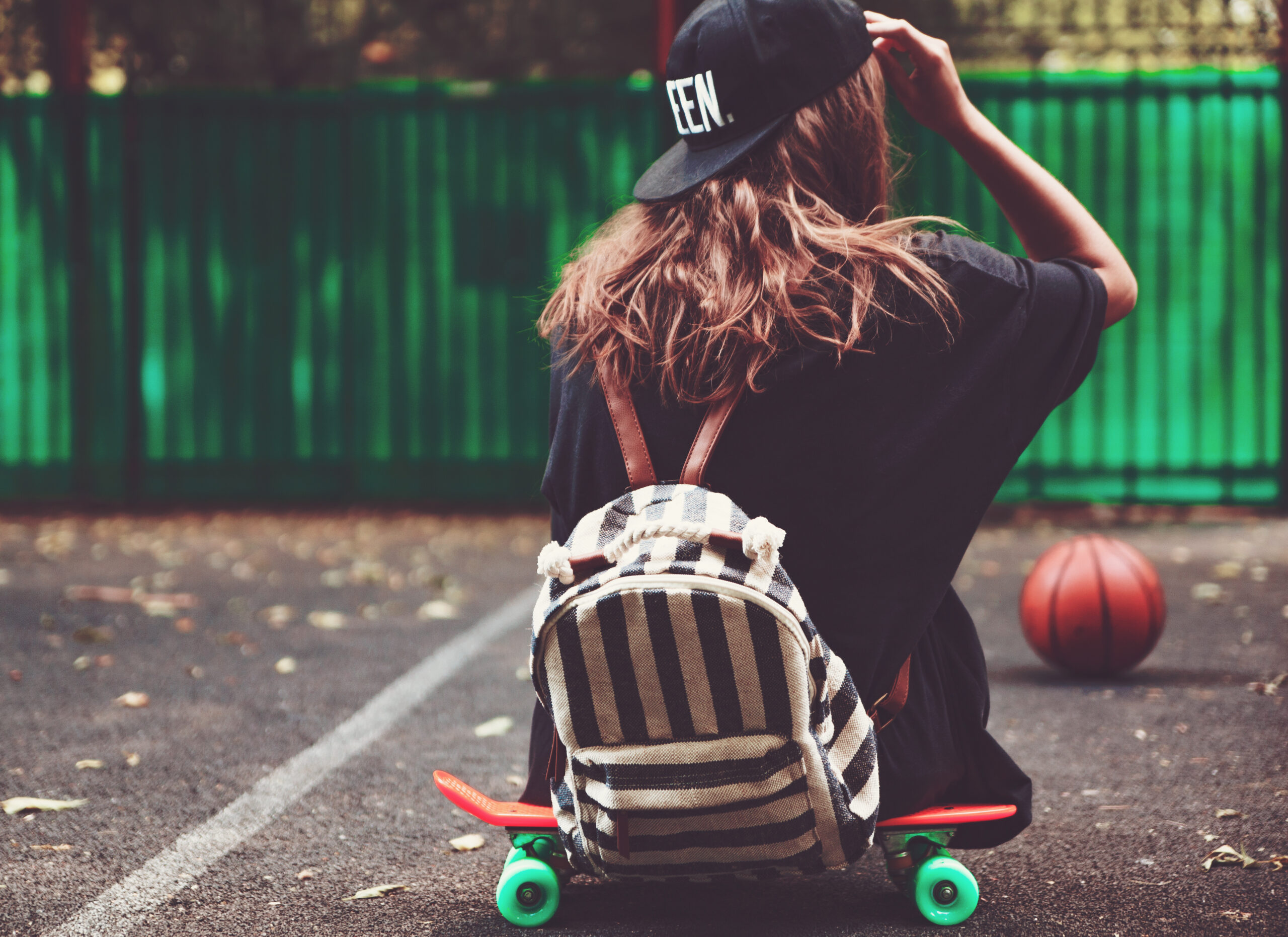 Mom sitting on skateboard - Queen